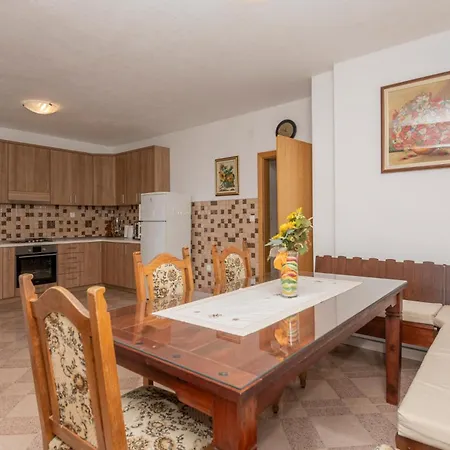 Three-bedroom In * Μακάρσκα