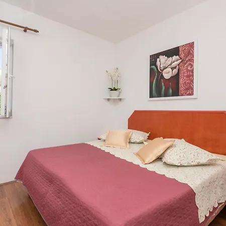 Three-bedroom In Makarska