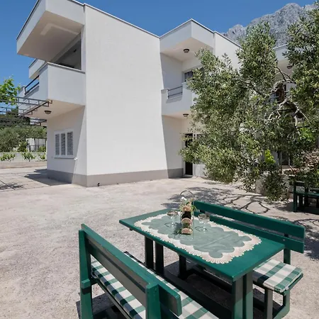 Three-bedroom In * Makarska