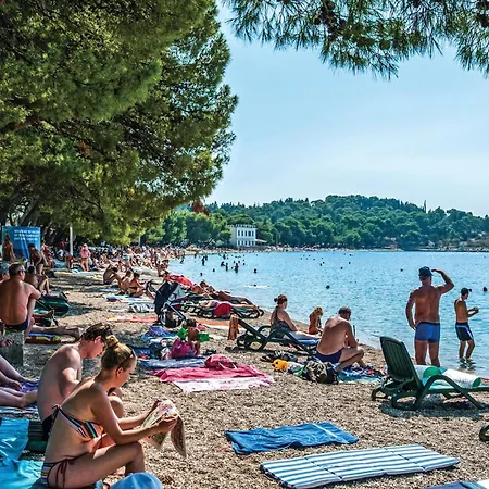 Apartment Three-bedroom In Makarska