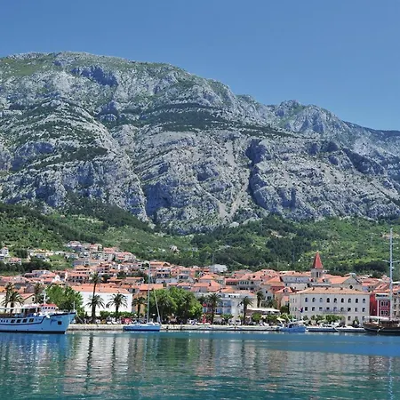 Three-bedroom In * Makarska