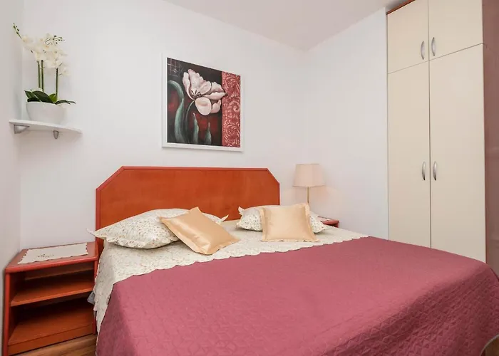 Three-bedroom In Makarska