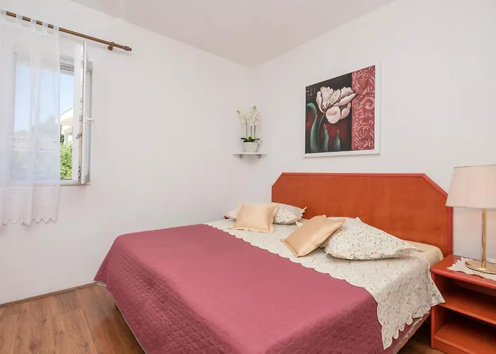 Three-bedroom In Makarska