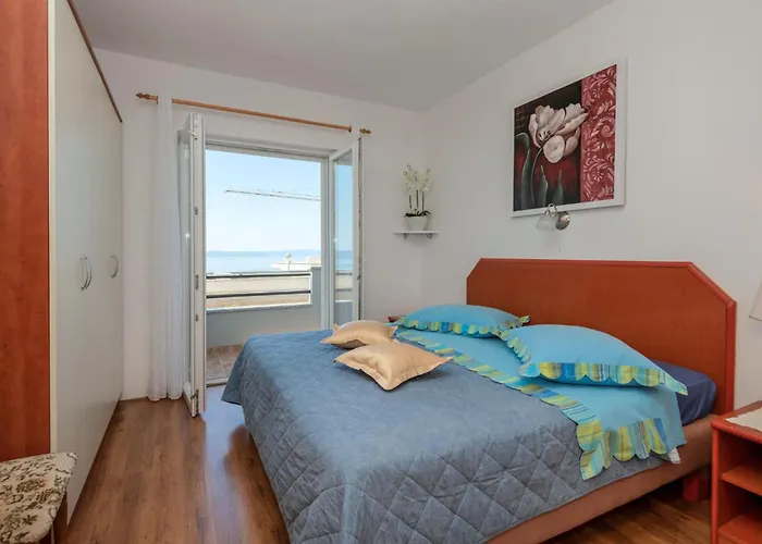Apartament Three-bedroom In Makarska