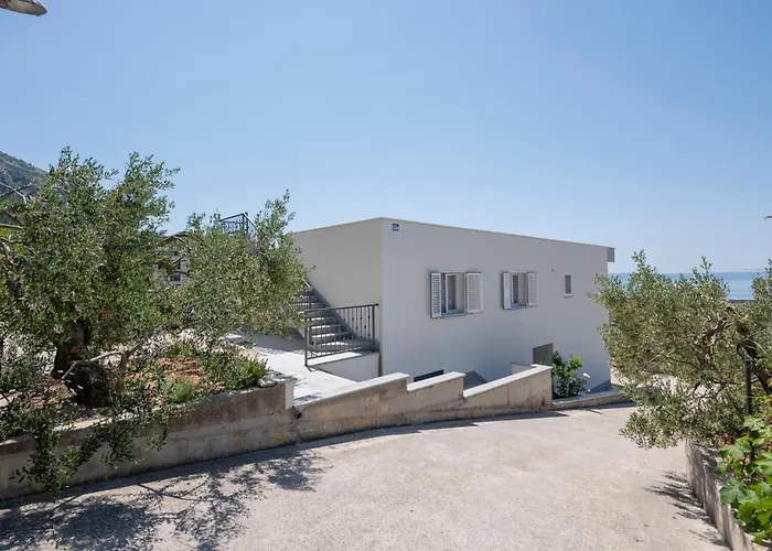 Three-bedroom In * Makarska