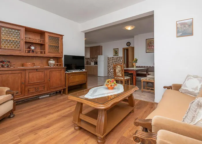 Three-bedroom In Makarska