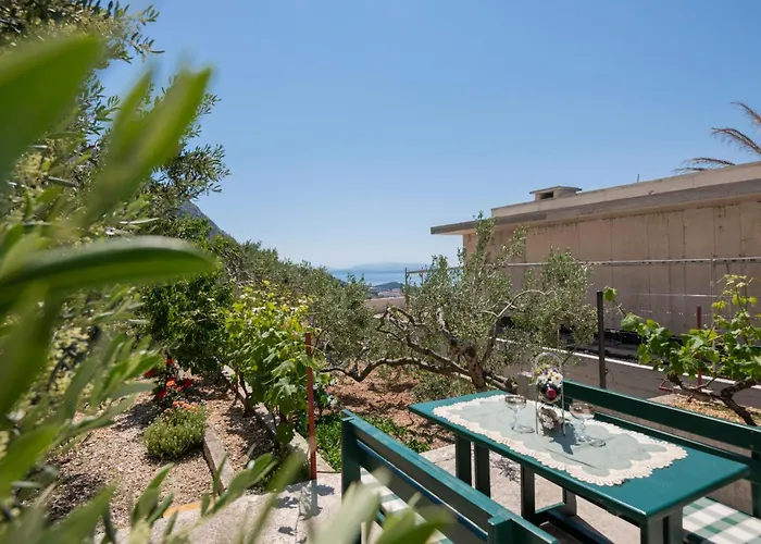 Three-bedroom In Apartament