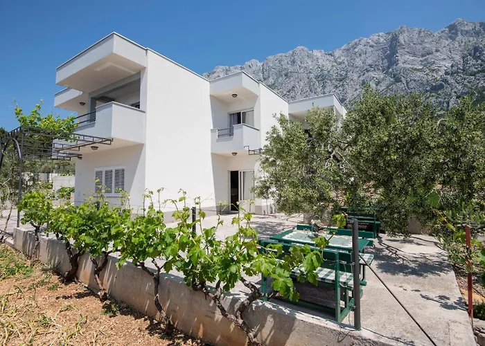 Three-bedroom In * Makarska
