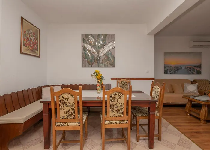 Three-bedroom In Apartament *