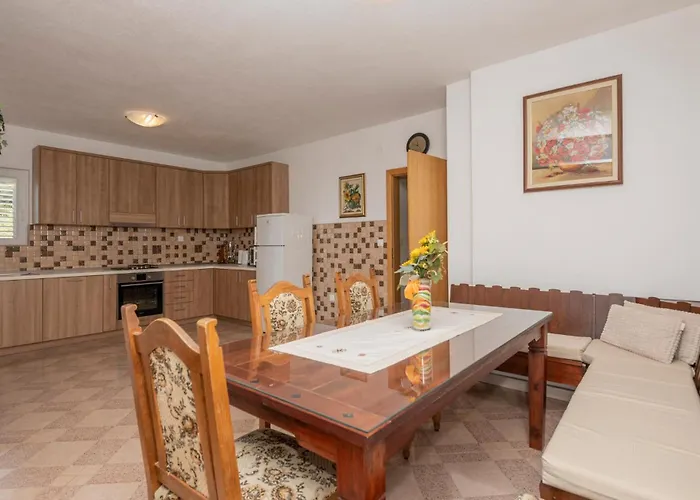 Three-bedroom In * Makarska