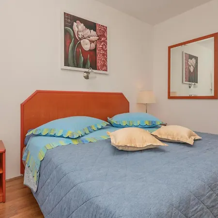 Three-bedroom In Makarská